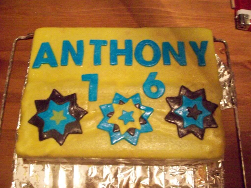 http://i181.photobucket.com/albums/x132/xxxlisjexxx/VerjaardagstaartAnthonymaart2011.jpg