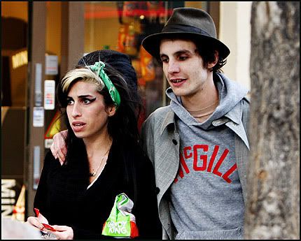 walkie.jpg amy winehouse image by kristinkristin529 walkie.jpg amy winehouse image by kristinkristin529