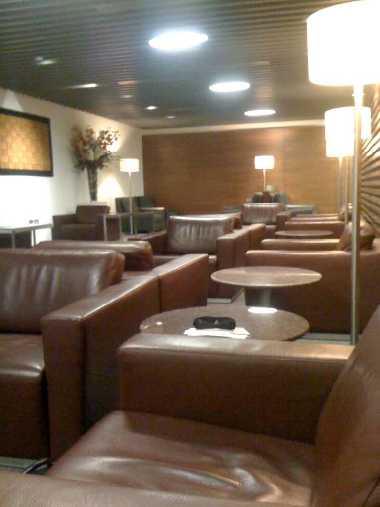 LOUNGET1VIEW2.jpg
