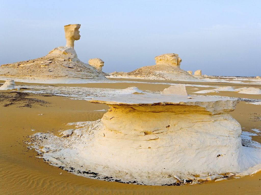TheWhiteDesertNearFarafraOasisEgypt.jpg