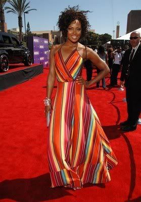 Top Model diva...Eva Pigford rocks her summer look....she looks good