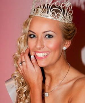 Sigrún Eva Ármannsdóttir Crowned Ungfrú Ísland 2011 (Miss Iceland 2011)