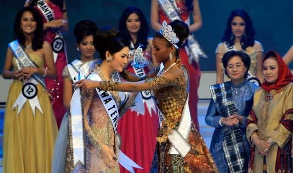 Maria Selena crowned Puteri Indonesia 2011