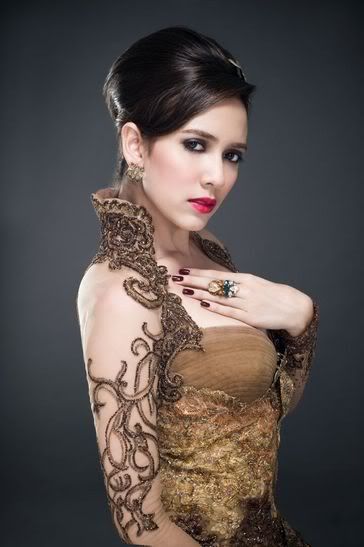 Indonesia - Nadine Alexandra - Miss Universe 2011 Contestants