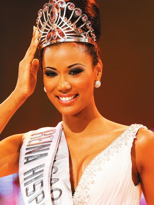 Miss Curacao, Evalina Van Putten was crowned the title of Reina Hispanoamericana 2011