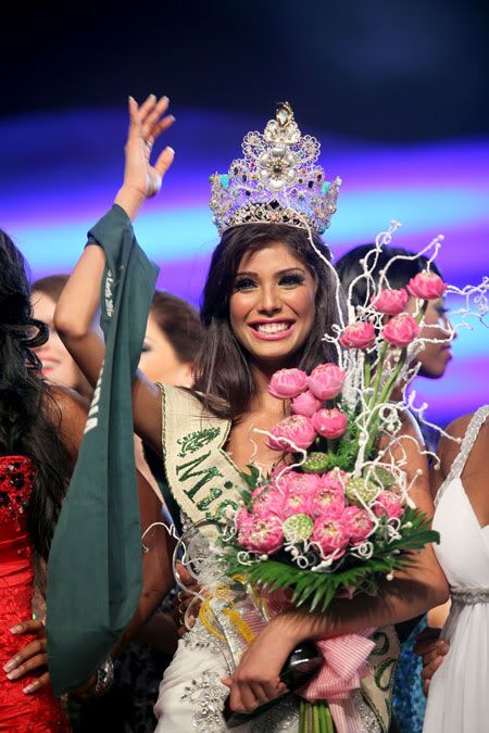 Miss India , Nicole Faria - Miss Earth 2010 Winner