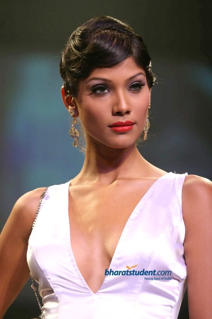 Miss India , Nicole Faria - Miss Earth 2010 Winner