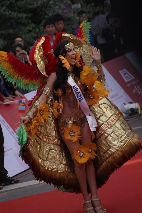 miss international 2010 national costume brazil lilian lopes pereira