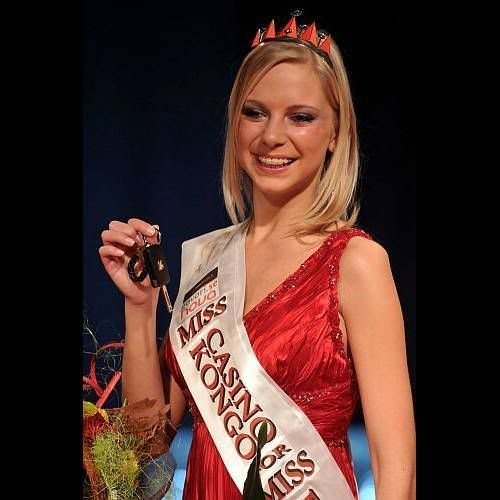 Maja Jamnik was name Miss Earth Slovenia 2009 