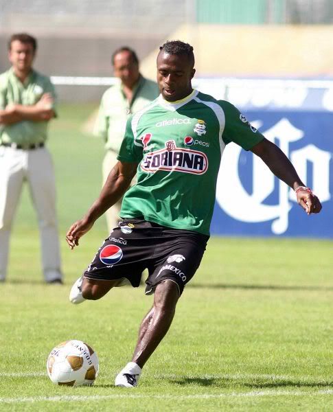 A Contra Luz: Christian Benítez – El balón rosa