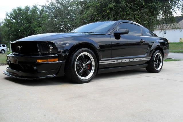 06blkmustang021.jpg